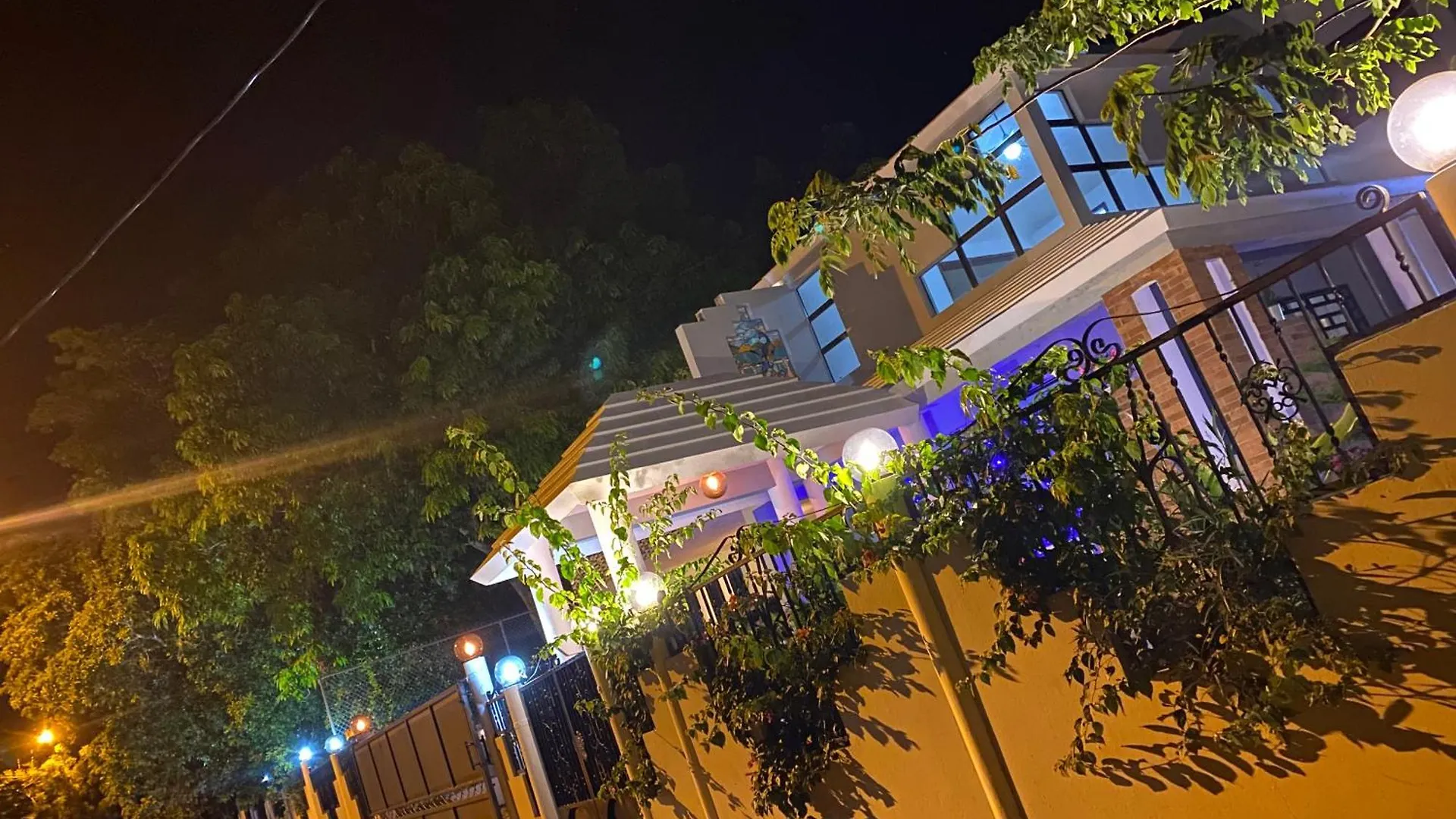 Casa Privada 4 Habitaciones Aires, Piscina Billar Agua Caliente 3 Minutos De La Playa Rio San Juan